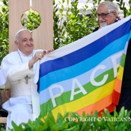 L’abbraccio di pace di Papa Francesco a Verona