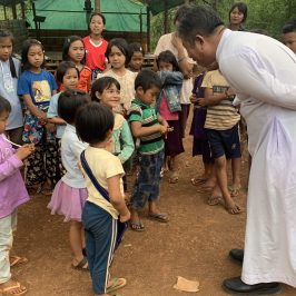 Io, vescovo tra gli sfollati in Myanmar