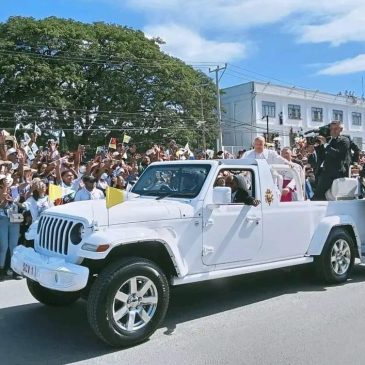 Il Papa a Timor Est: «Finita la guerra, il Vangelo sia via allo sviluppo»