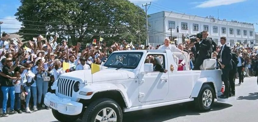 Il Papa a Timor Est: «Finita la guerra, il Vangelo sia via allo sviluppo»